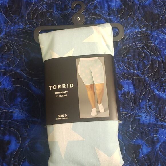Torrid 0X Light Baby Blue White Stars Biker Shorts - Picture 7 of 8